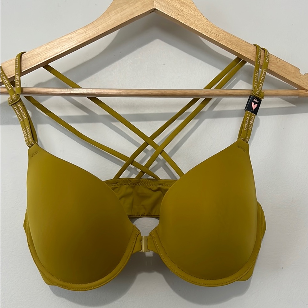Victoria’s Secret T-Shirt Lightly Lined Demi